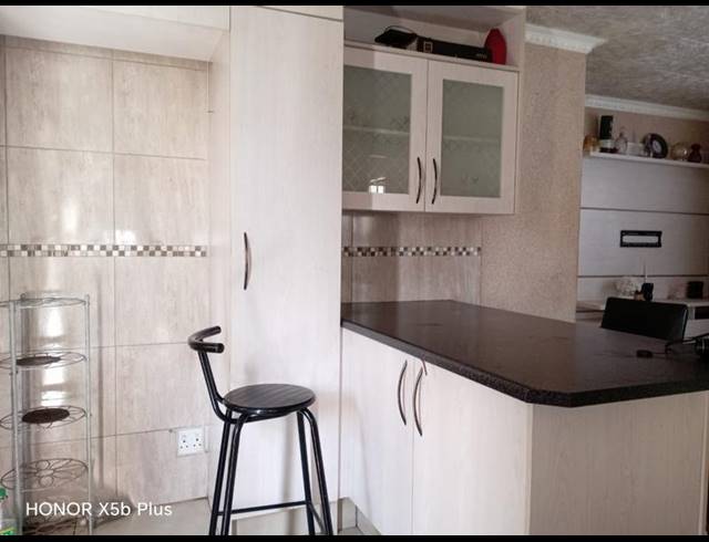 3 BEDROOM PROPERTY TO RENT IN WINDMILL PARK EXT